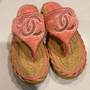 CHANEL Coral Pink Raffia CC Logo Slide Sandals